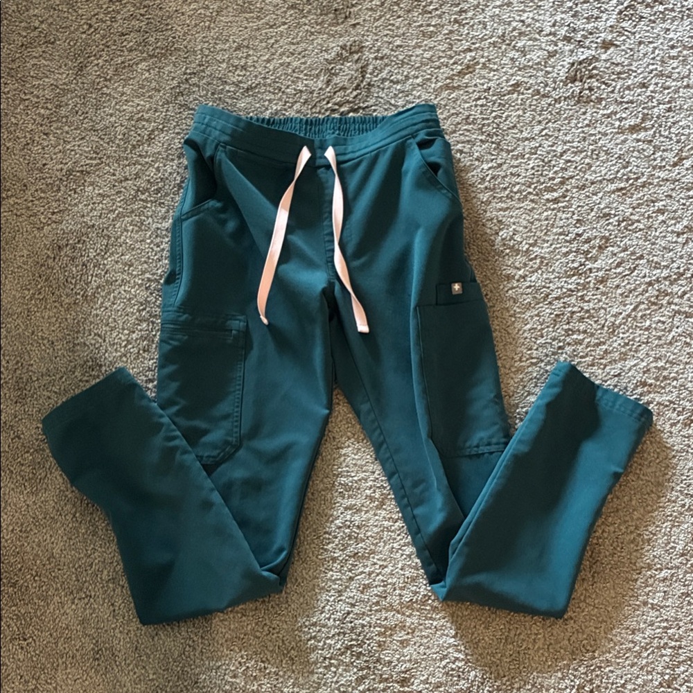 Women's FIGS Yola Pants with Pink Drawstring